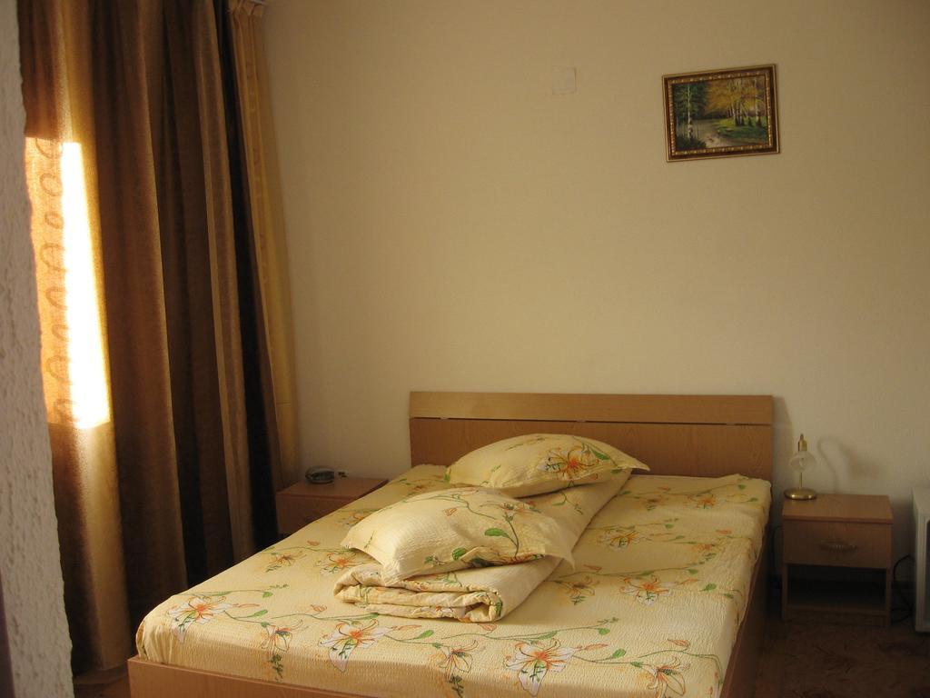 Pensiunea Pomi -Oesti Hotel Albestii Paminteni Exterior photo