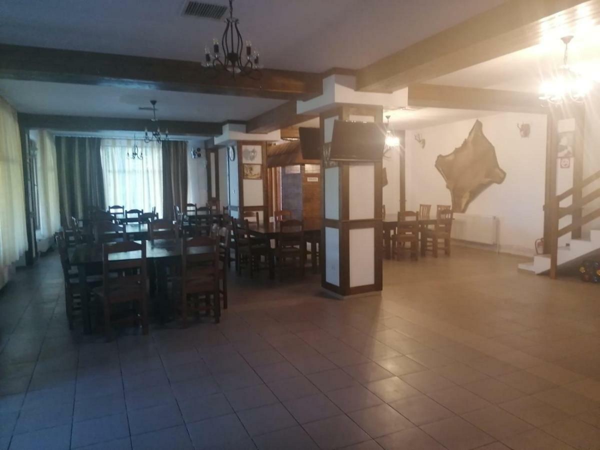 Pensiunea Pomi -Oesti Hotel Albestii Paminteni Exterior photo